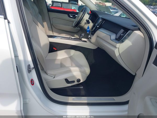2018 VOLVO XC60 T5 MOMENTUM