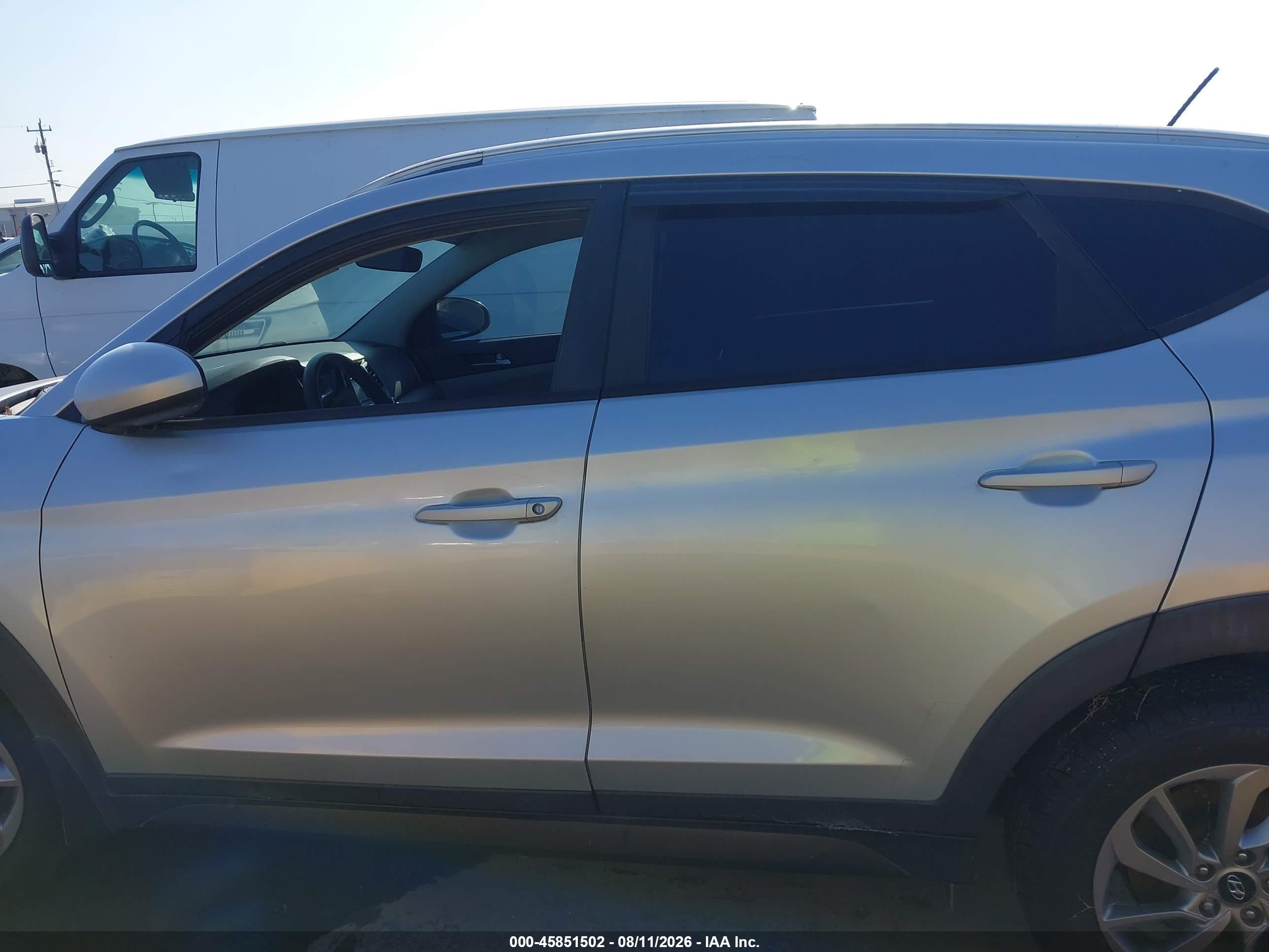 2016 HYUNDAI TUCSON SE