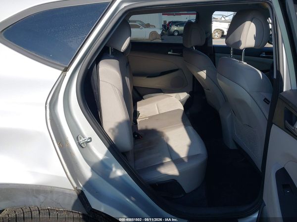 2016 HYUNDAI TUCSON SE