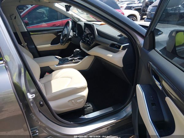 2025 TOYOTA HIGHLANDER LIMITED