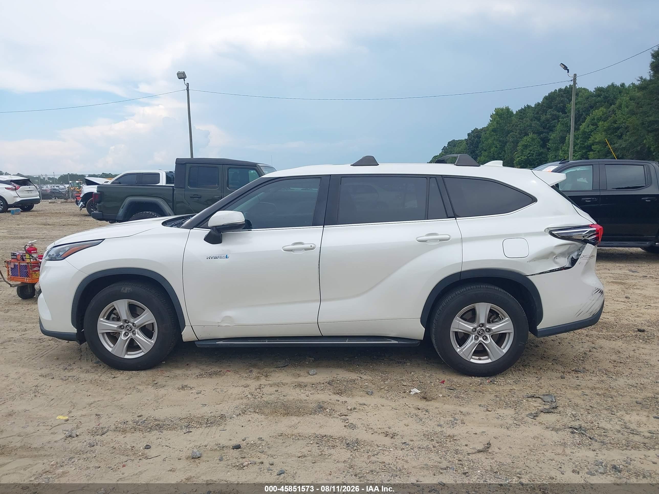 2020 TOYOTA HIGHLANDER HYBRID LE