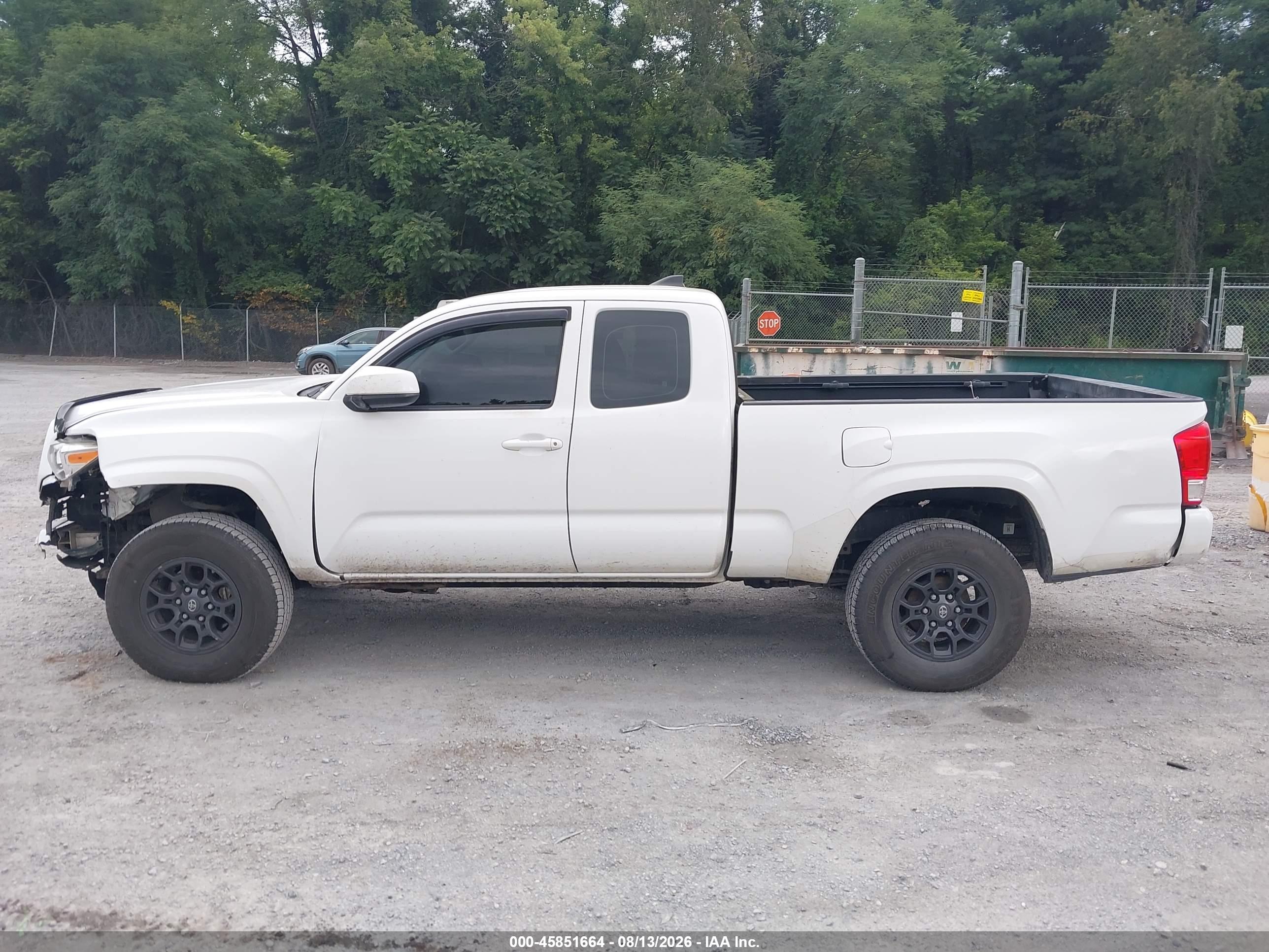 2016 TOYOTA TACOMA SR