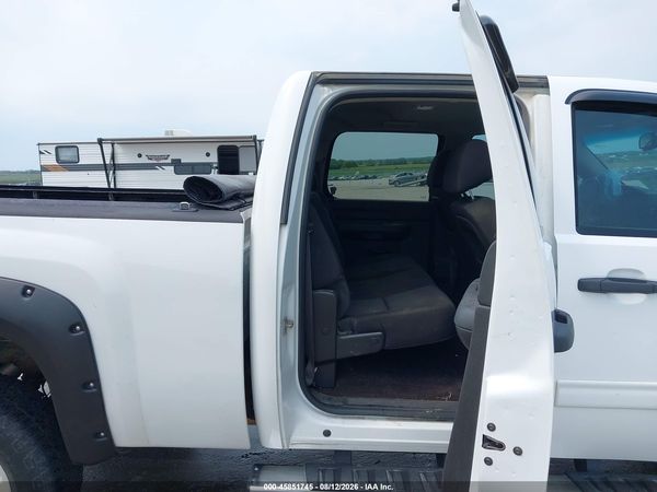 2013 CHEVROLET SILVERADO 2500HD LT — I8