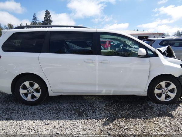2015 TOYOTA SIENNA LE 8 PASSENGER