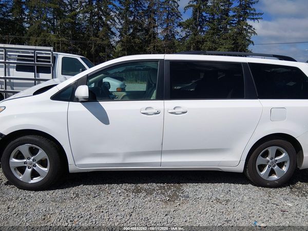 2015 TOYOTA SIENNA LE 8 PASSENGER