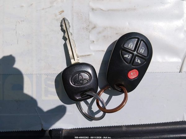 2015 TOYOTA SIENNA LE 8 PASSENGER