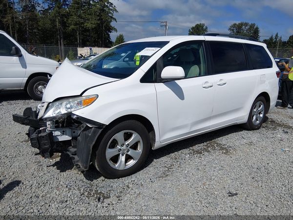 2015 TOYOTA SIENNA LE 8 PASSENGER