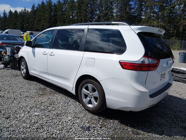 2015 TOYOTA SIENNA LE 8 PASSENGER