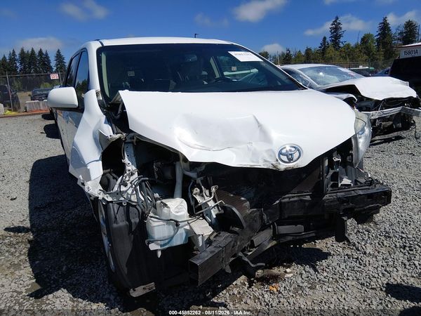 2015 TOYOTA SIENNA LE 8 PASSENGER