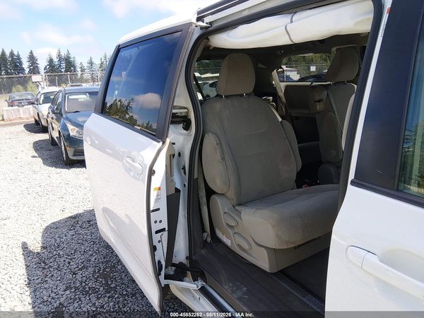 2015 TOYOTA SIENNA LE 8 PASSENGER