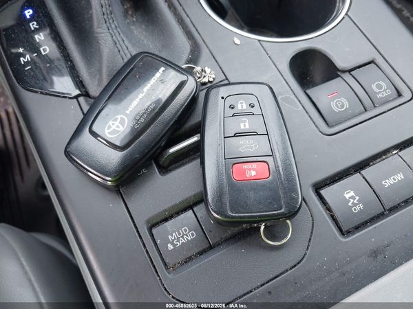 2021 TOYOTA HIGHLANDER XLE