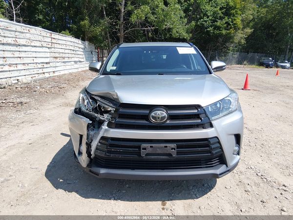 2018 TOYOTA HIGHLANDER SE