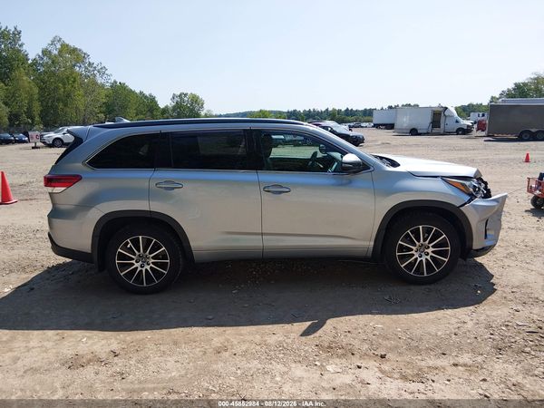 2018 TOYOTA HIGHLANDER SE