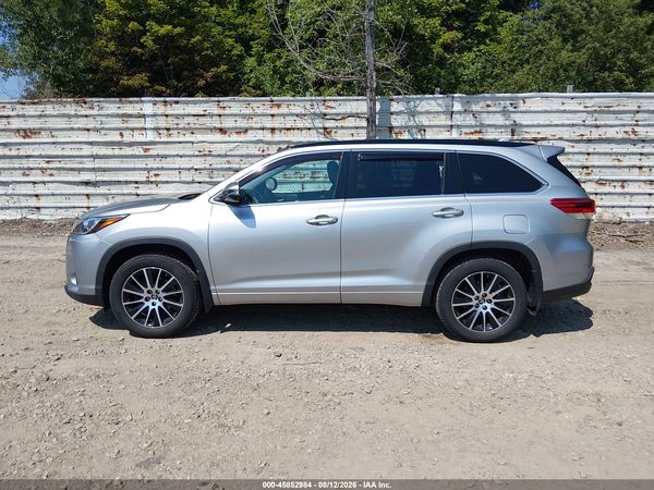 2018 TOYOTA HIGHLANDER SE