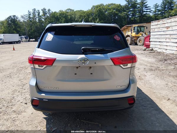 2018 TOYOTA HIGHLANDER SE
