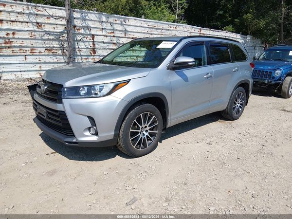 2018 TOYOTA HIGHLANDER SE