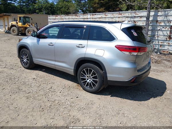 2018 TOYOTA HIGHLANDER SE