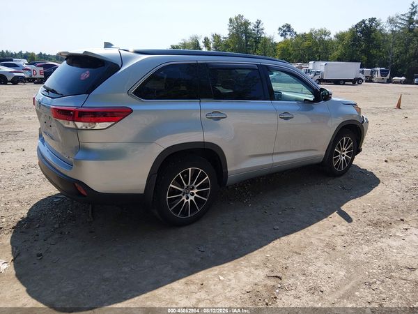 2018 TOYOTA HIGHLANDER SE