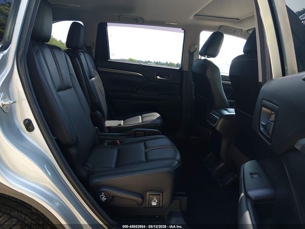 2018 TOYOTA HIGHLANDER SE