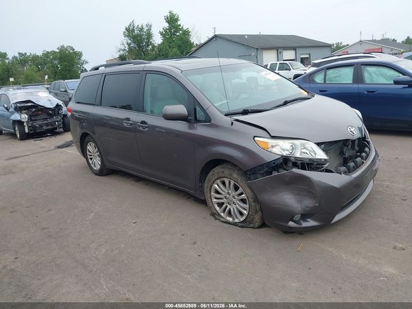 2012 TOYOTA SIENNA XLE V6 8 PASSENGER — I1