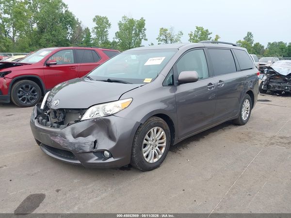 2012 TOYOTA SIENNA — I2