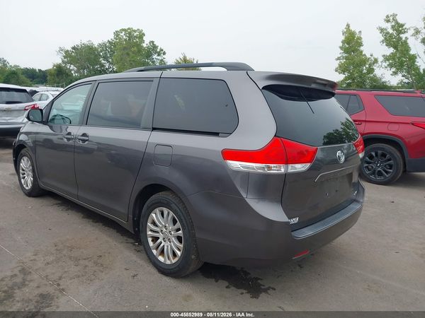 2012 TOYOTA SIENNA XLE V6 8 PASSENGER — I3