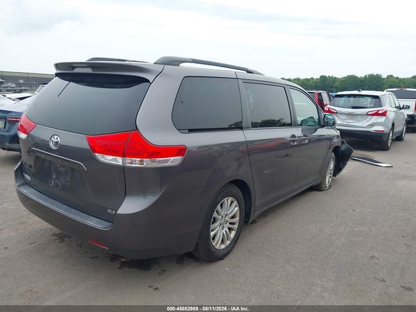 2012 TOYOTA SIENNA XLE V6 8 PASSENGER — I4