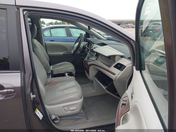 2012 TOYOTA SIENNA XLE V6 8 PASSENGER — I5
