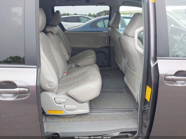 2012 TOYOTA SIENNA XLE V6 8 PASSENGER — I8