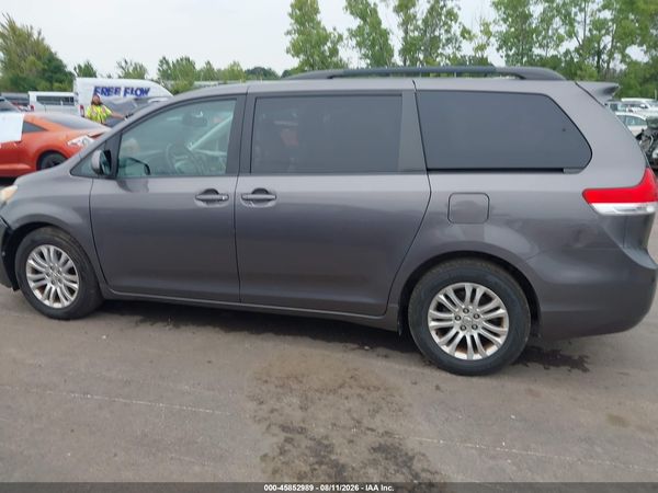 2012 TOYOTA SIENNA XLE V6 8 PASSENGER — I117