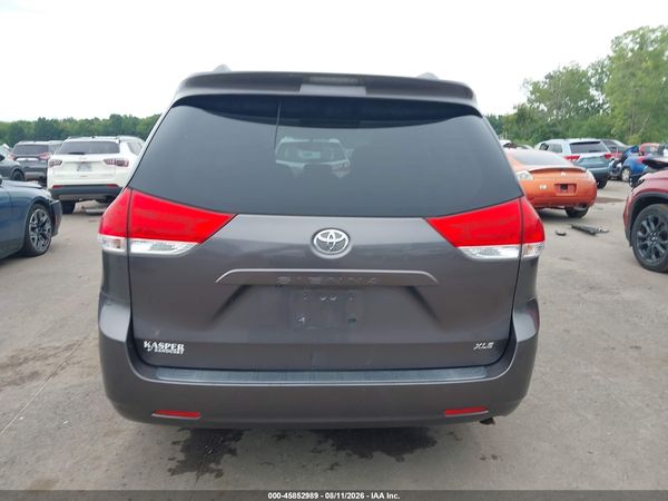2012 TOYOTA SIENNA XLE V6 8 PASSENGER — I119