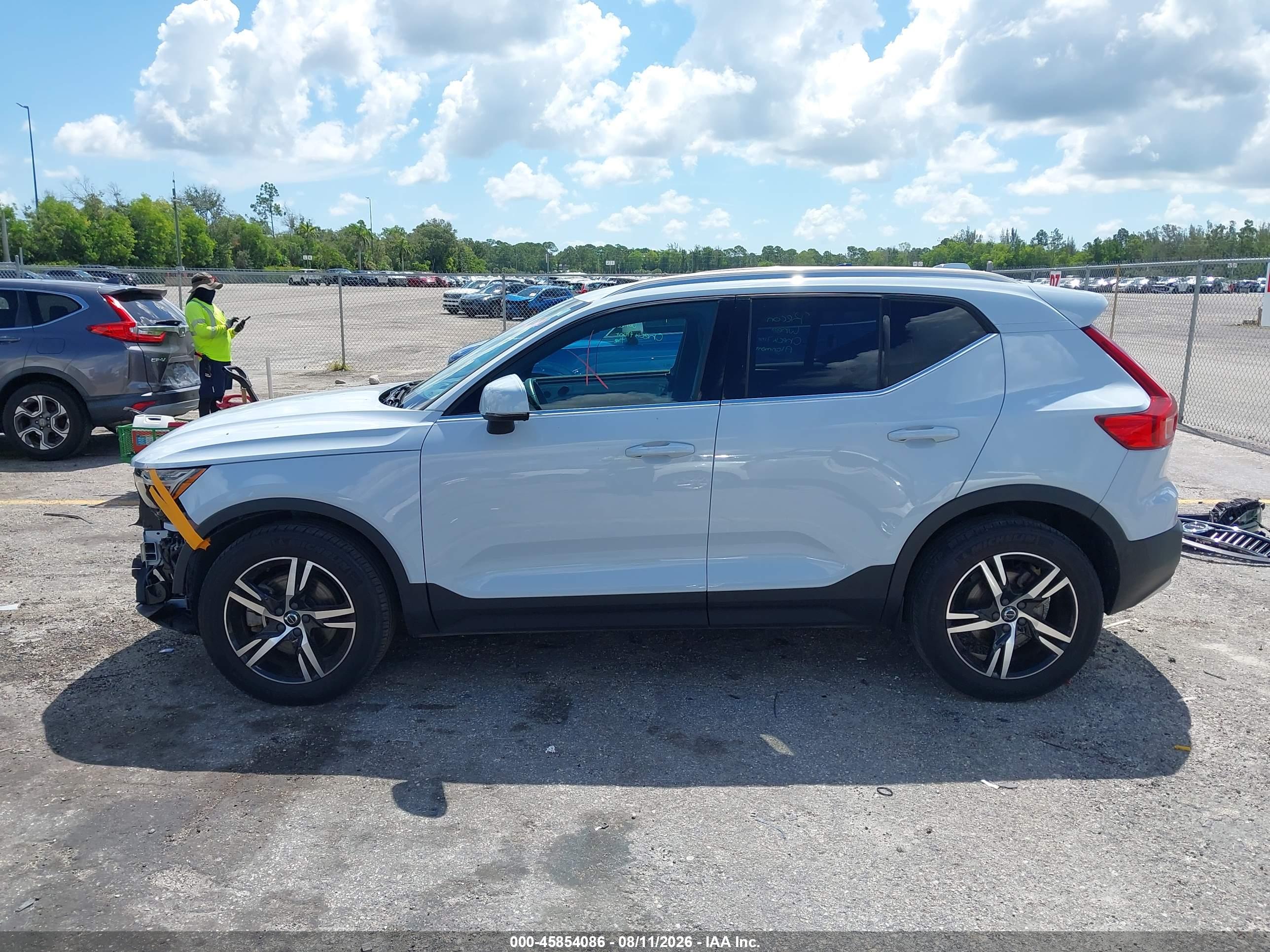 2024 VOLVO XC40 B5 CORE BRIGHT THEME