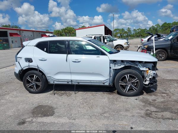 2024 VOLVO XC40 B5 CORE BRIGHT THEME