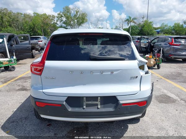 2024 VOLVO XC40 B5 CORE BRIGHT THEME
