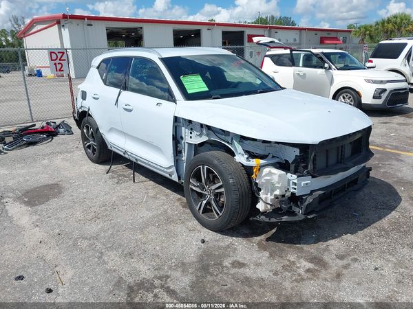 2024 VOLVO XC40 B5 CORE BRIGHT THEME