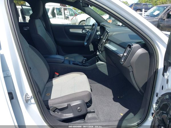 2024 VOLVO XC40 B5 CORE BRIGHT THEME