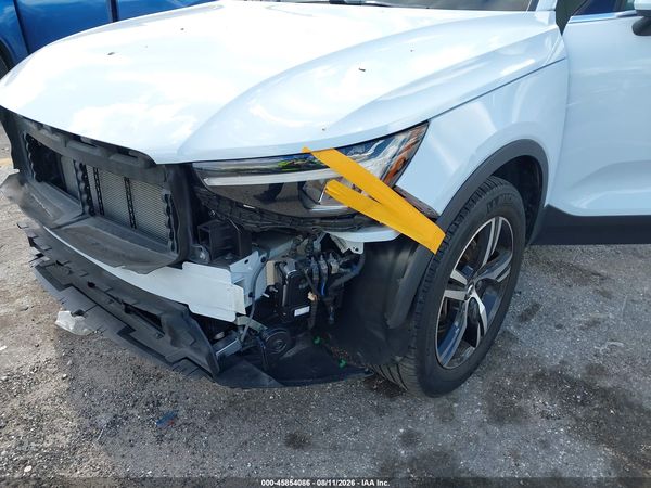 2024 VOLVO XC40 B5 CORE BRIGHT THEME