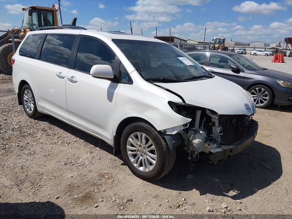 2015 TOYOTA SIENNA XLE PREMIUM 8 PASSENGER — I1