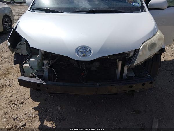 2015 TOYOTA SIENNA XLE PREMIUM 8 PASSENGER — I6