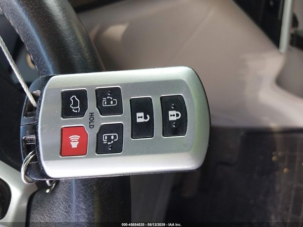2015 TOYOTA SIENNA XLE PREMIUM 8 PASSENGER — I11