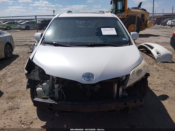 2015 TOYOTA SIENNA XLE PREMIUM 8 PASSENGER — I115