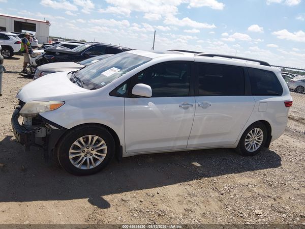 2015 TOYOTA SIENNA XLE PREMIUM 8 PASSENGER — I117