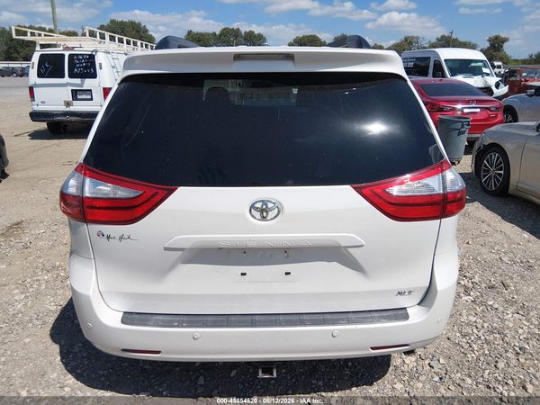 2015 TOYOTA SIENNA XLE PREMIUM 8 PASSENGER — I119