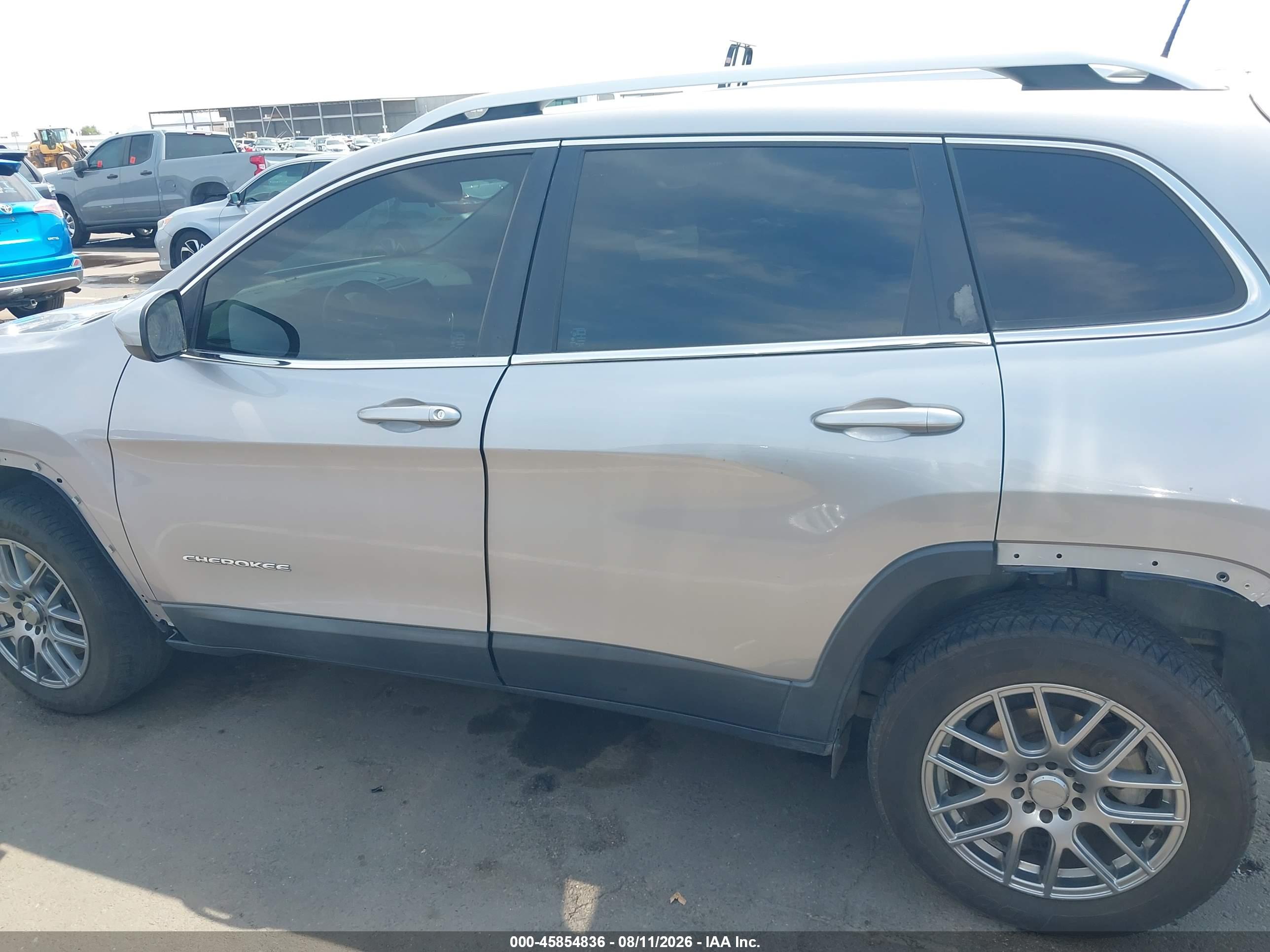 2019 JEEP CHEROKEE LATITUDE FWD
