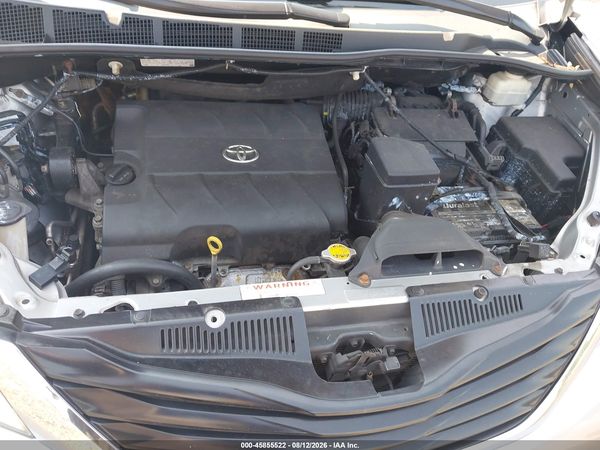 2014 TOYOTA SIENNA LE 7 PASSENGER