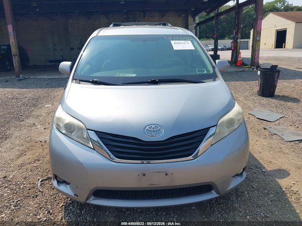 2014 TOYOTA SIENNA LE 7 PASSENGER