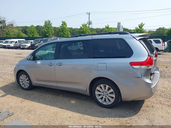 2014 TOYOTA SIENNA LE 7 PASSENGER