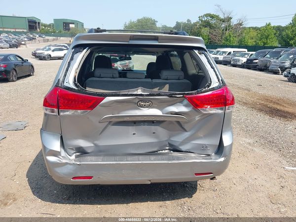 2014 TOYOTA SIENNA LE 7 PASSENGER