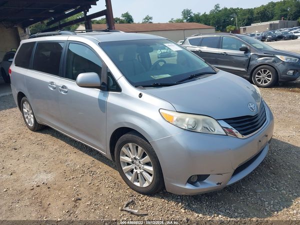 2014 TOYOTA SIENNA LE 7 PASSENGER