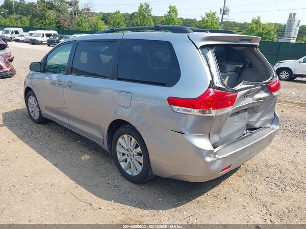 2014 TOYOTA SIENNA LE 7 PASSENGER